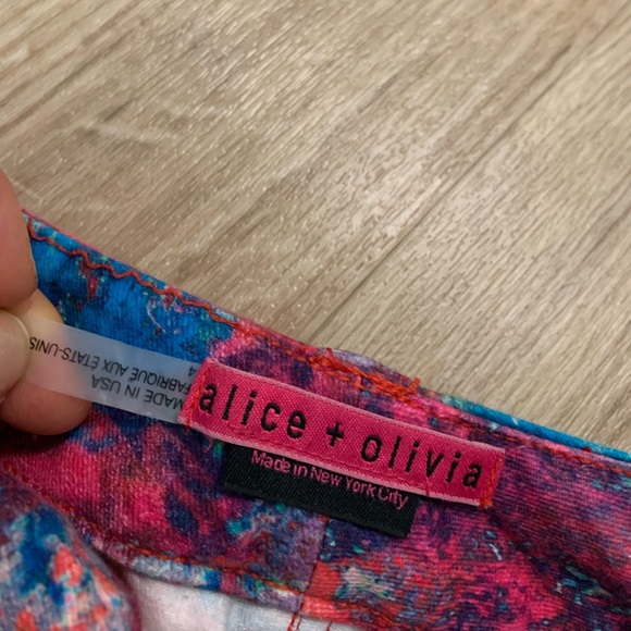 NWOT Alice + Olivia printed mini skirt - Picture 6 of 7